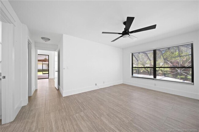 Building Photo - 2284 SW Spoonbill Dr