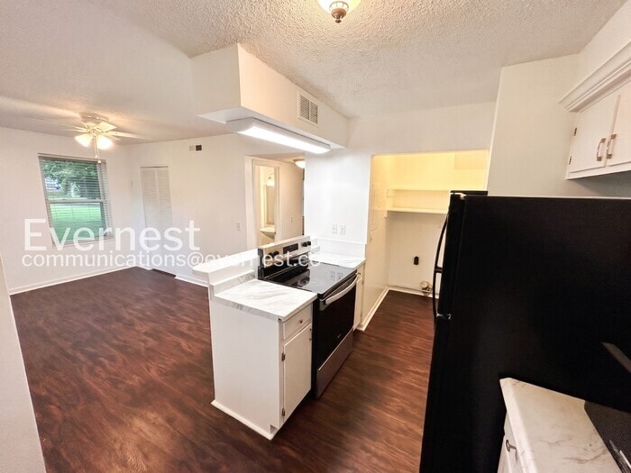 Building Photo - 5510 Country Dr