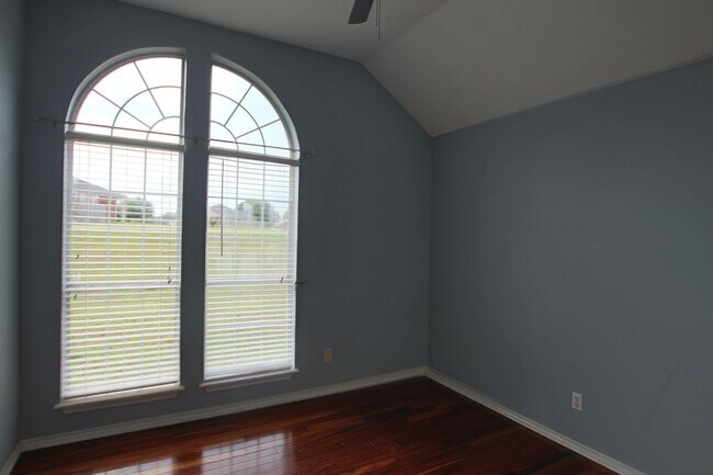 Building Photo - COMING SOON! Stunning 3 Bed 2 Bath Home in Lindale ISD!