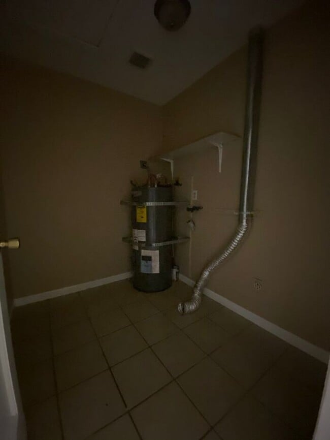 Building Photo - Wonderful 3 Bedroom Duplex in Puyallup!