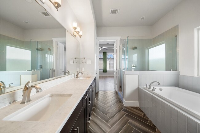 Building Photo - 1107 W 16th St