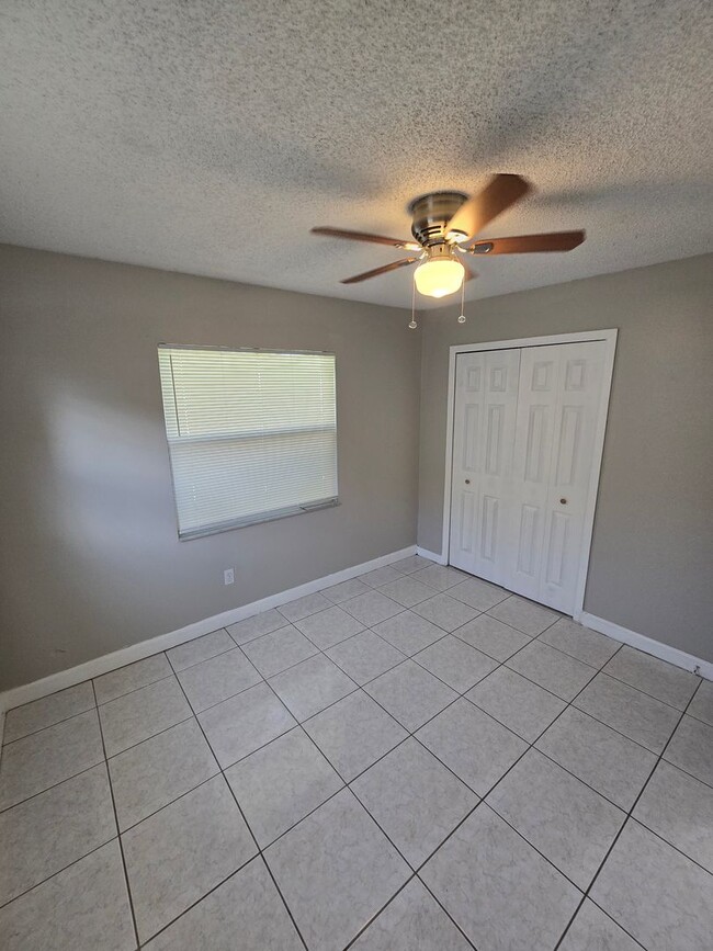 Building Photo - 2217 Villano Ave