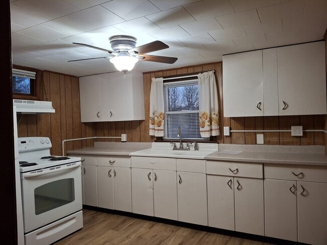 Building Photo - 71 Chapel St