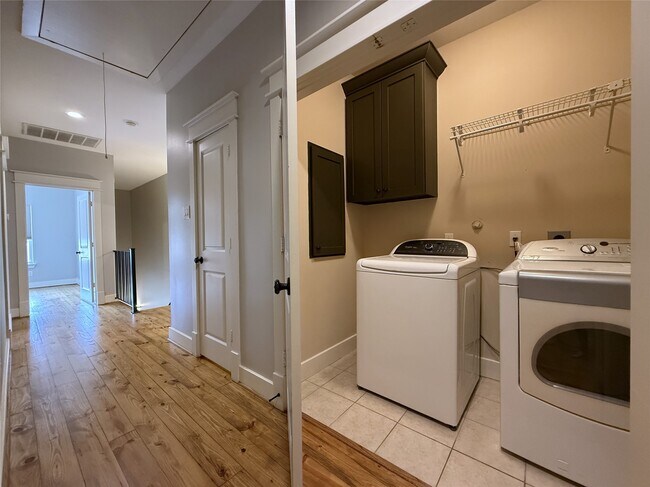 Building Photo - 5237 Center St