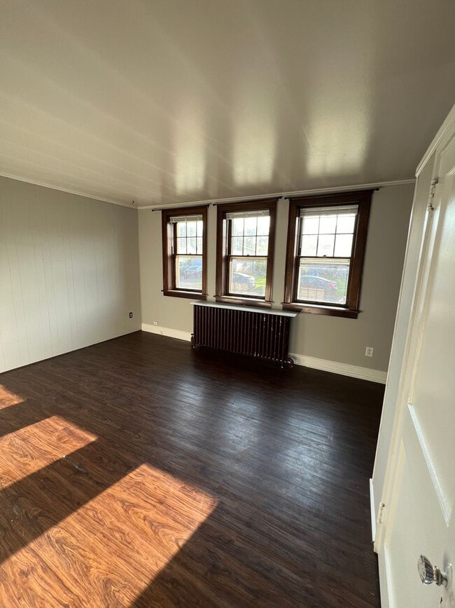 Building Photo - Remodeled Studio Apartment! OPEN AUGUST 1st