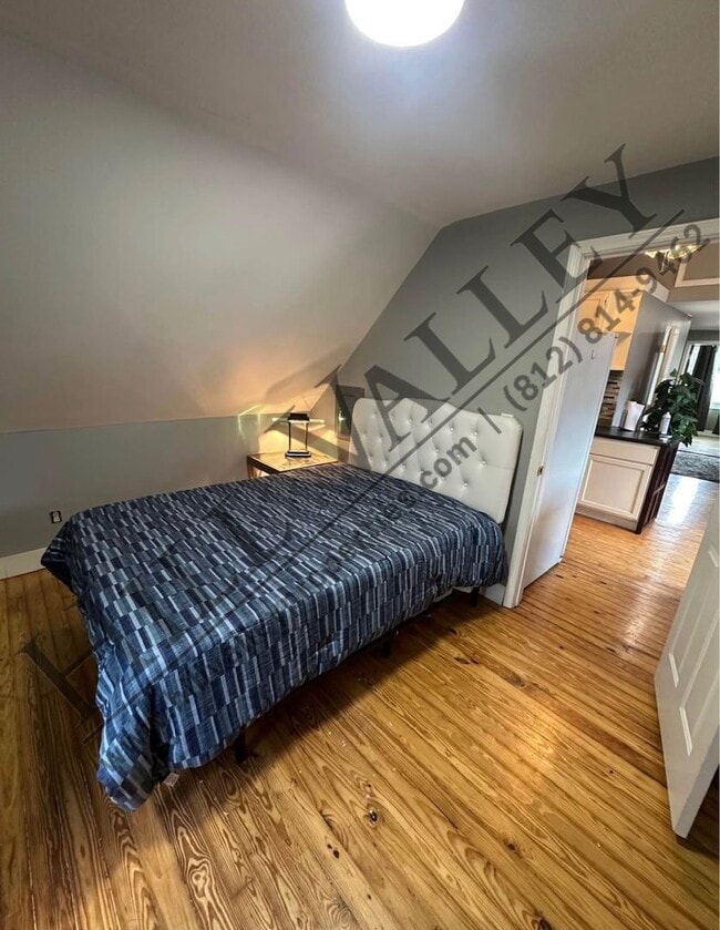 Building Photo - Two Bedroom Upper — All Utilities Paid!