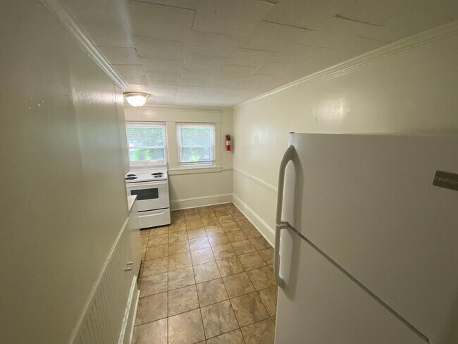 Building Photo - Adorable Upstairs Duplex / Central AC / W&D / Near Duke East