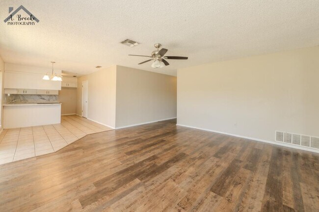 Building Photo - 1118 Crescent Ln