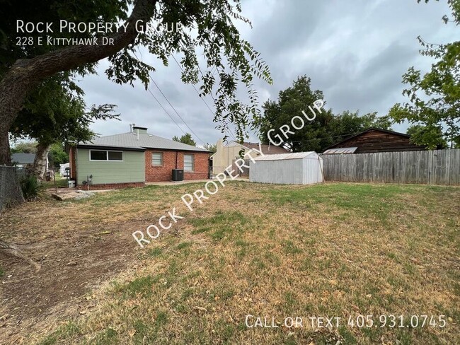 Building Photo - Charming & Fully Remodeled 2-Bedroom Home ...