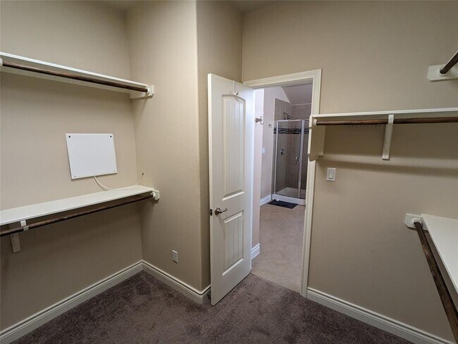 Building Photo - 313 Summer Pointe