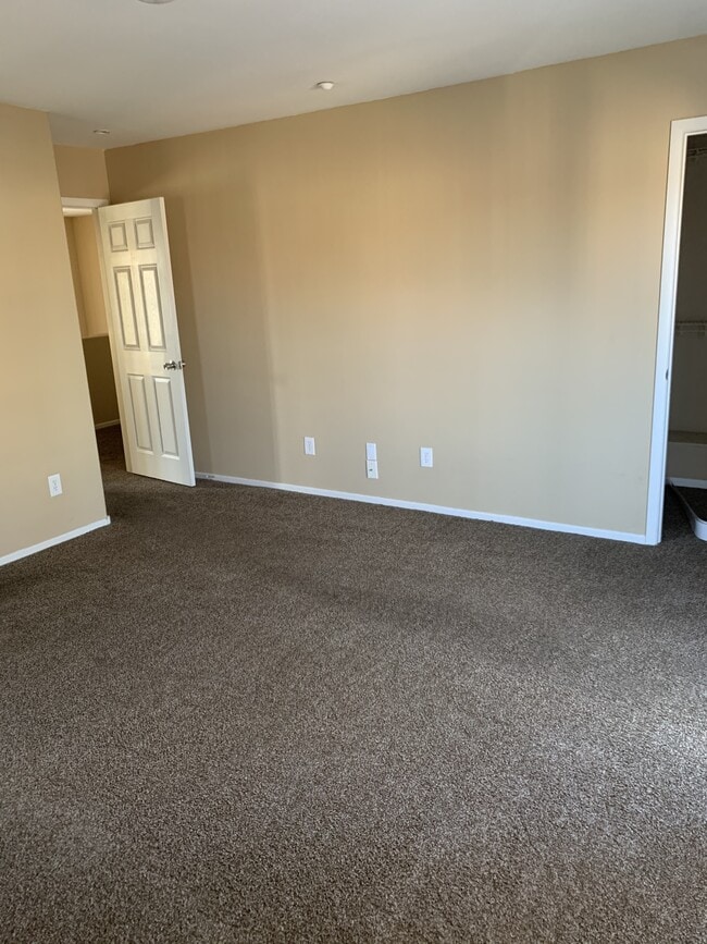 Building Photo - 1142 Paradise Garden Dr