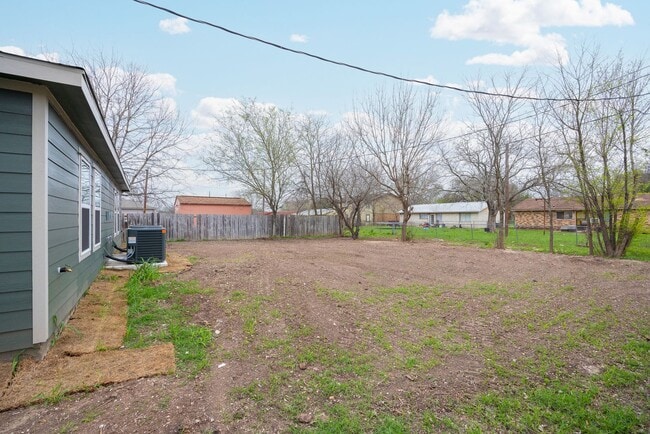 Building Photo - 1143 Magnolia St