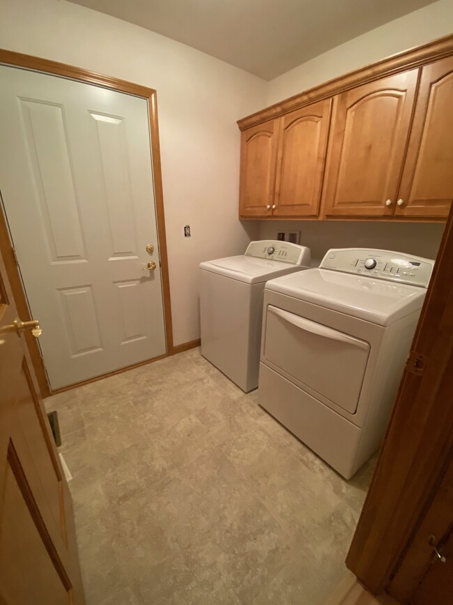 Laundry Room to Garage - W7880 WI-23