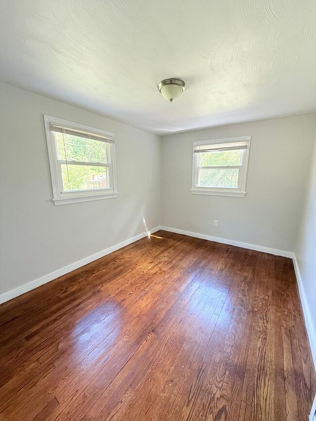 Building Photo - Beautiful Newly Renovated 2BD 1BA Home in ...