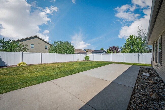 Building Photo - 3 bed 2 bath Rancher, Landings Community, CDA