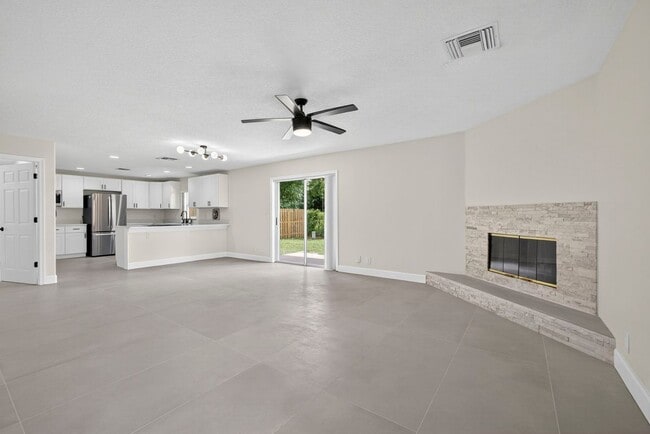 Building Photo - 1135 Staghorn St