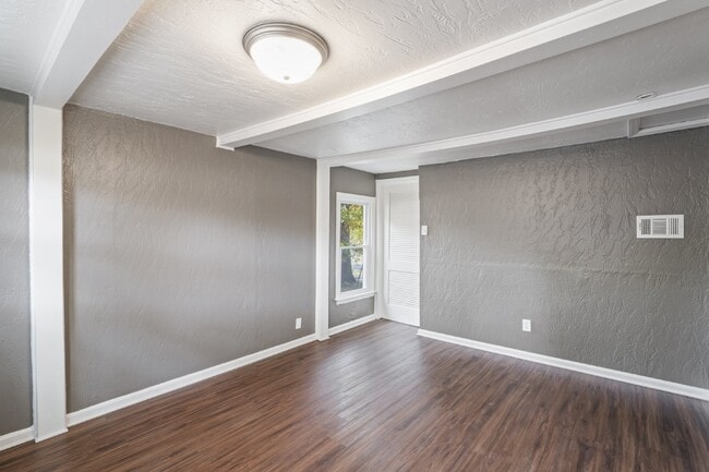 Building Photo - Charming 2 Bedroom Home in KCK! First Month Rent Free!