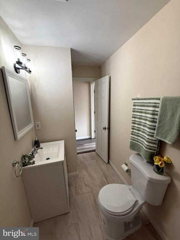 Building Photo - 1028 E North Ave