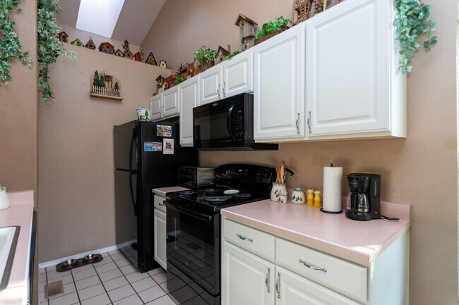 Building Photo - 111 Iveystone Ct