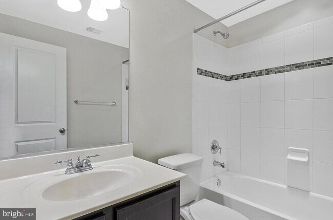 Building Photo - 59 Steeplechase Dr