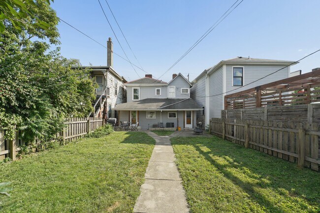 Building Photo - 212 W 3rd Ave