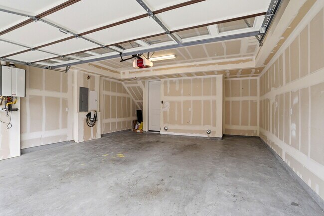 Building Photo - 621 Cinnamon Cir