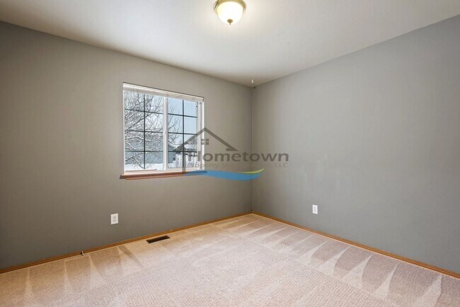 Building Photo - Sweet 2 Bed 1 Bath House with a Fenced Yard in Post Falls!
