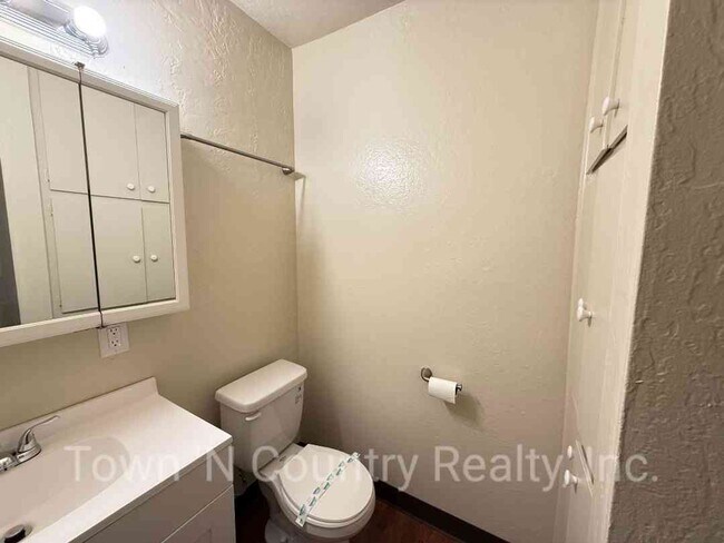 Building Photo - 250 E Romie Ln