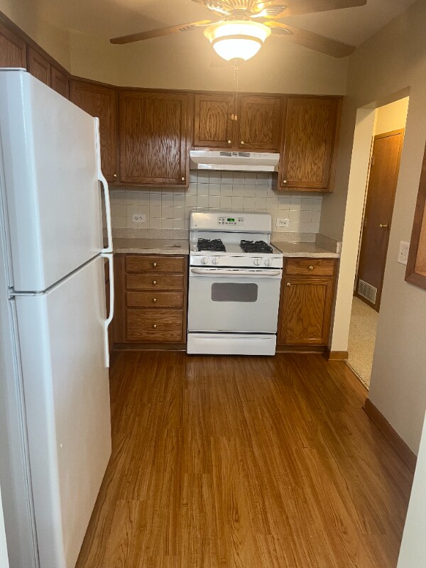 Building Photo - 550 W 75th St