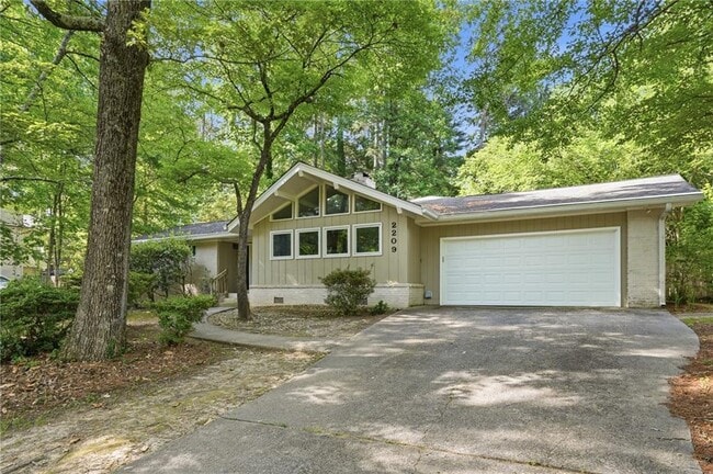 Building Photo - 2209 Cherring Ln