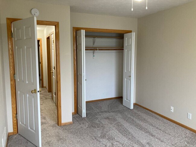 Building Photo - 3200 S 79th 4bed/3bath