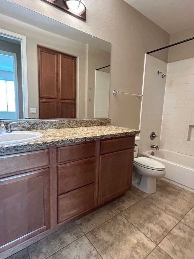 Building Photo - 300 W Wisteria Pl