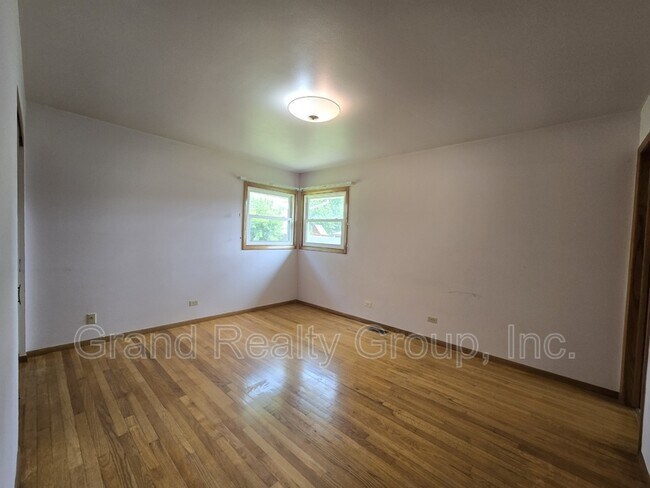 Building Photo - 531 Evergreen Ct