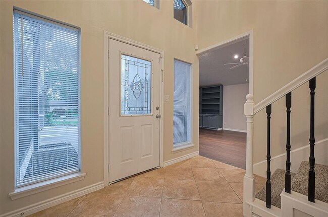 Building Photo - 520 S Rivershire Dr