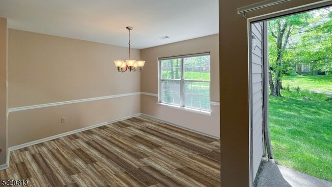 Building Photo - 6 Brookline Ct