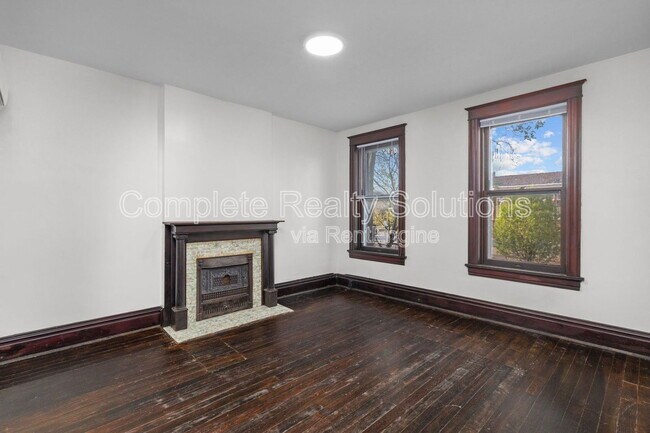 Building Photo - 2042 Russell Blvd