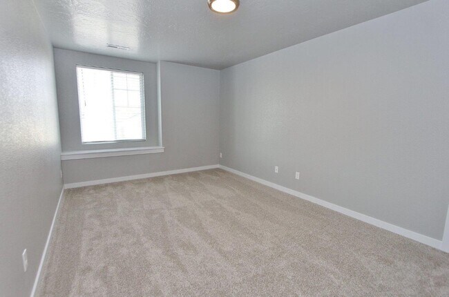 Building Photo - Immaculate & Spacious Home in West Meridian