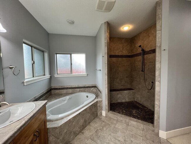 Building Photo - 2360 NW 19th St