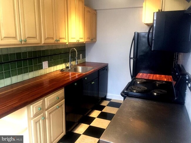 Building Photo - 3051 Idaho Ave NW