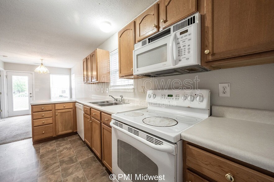 Building Photo - 19496 Prairie Crossing Dr