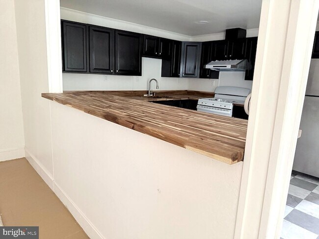 Building Photo - 424 Lippincott Ave