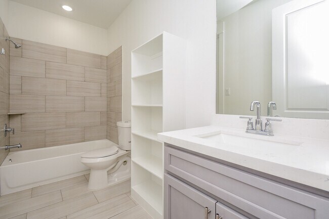 Building Photo - 310 Cyclamen St