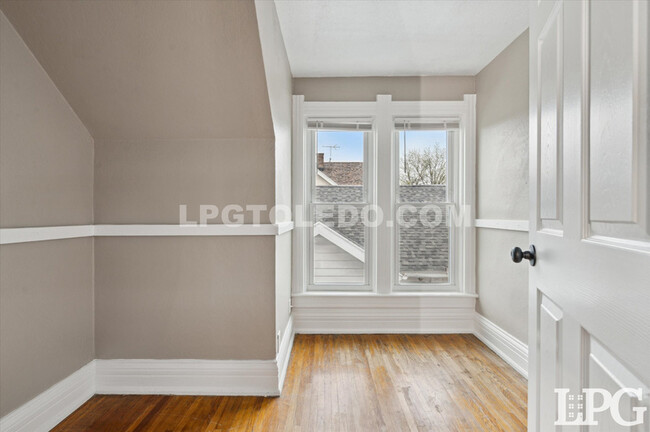 Building Photo - 533 Raymer Blvd