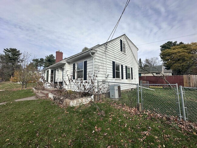 Building Photo - Click the “Apply Now” button or email wapmrentals@gmail.com for a prompt response.