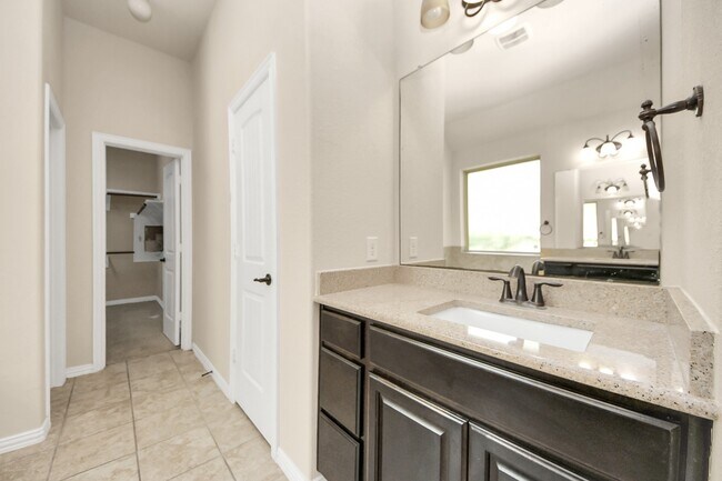 Building Photo - 12131 Cove Ridge Ln