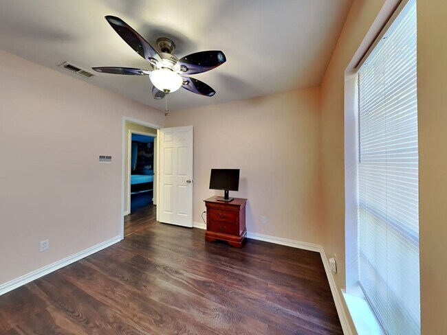 Building Photo - DARLING HOME IN DENTON READY NOW!