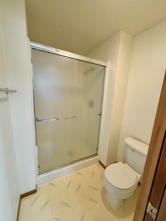 Building Photo - Gorgeous 3 Bed 2 Bath Home Near Shopping and Schools!