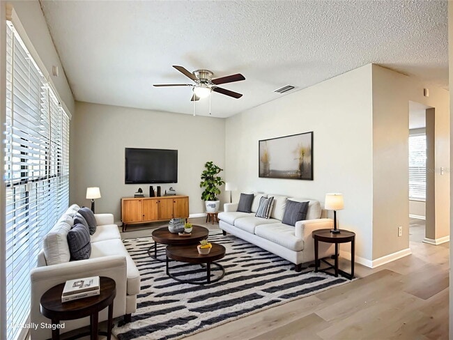 Building Photo - 632 Ephrata Dr