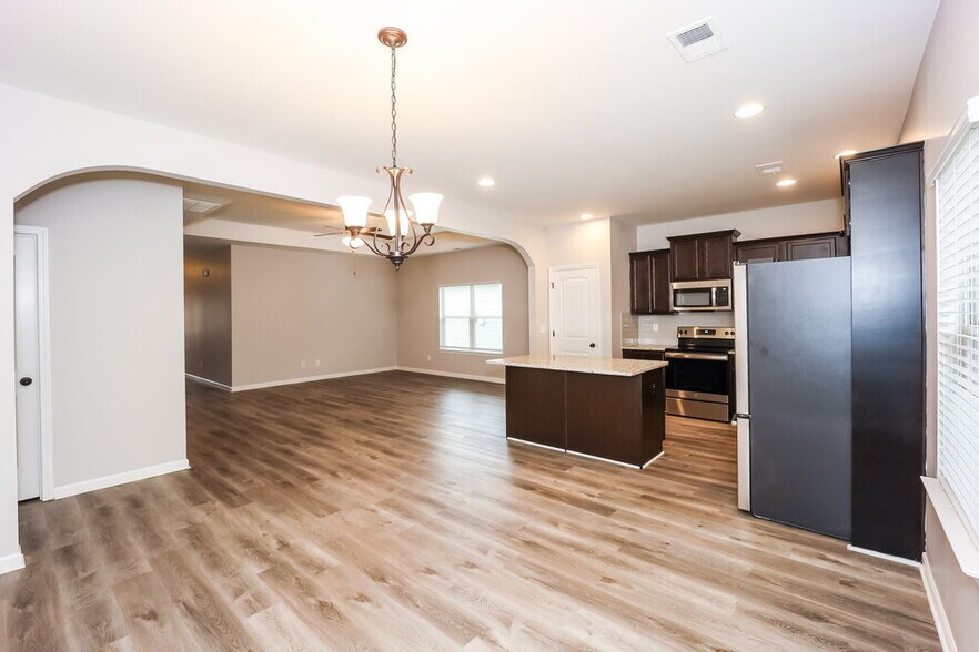Building Photo - 10872 Big Sky Dr