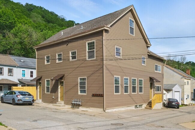 Primary Photo - 1 Higgins St